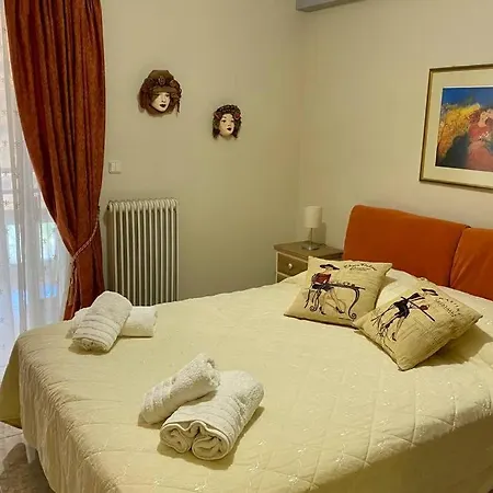 شقة Elina's Spacious In With Private Parking باترا