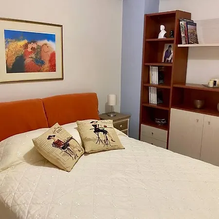 Elina's Spacious In With Private Parking *