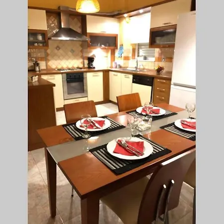 アパート Elina's Spacious In With Private Parking *