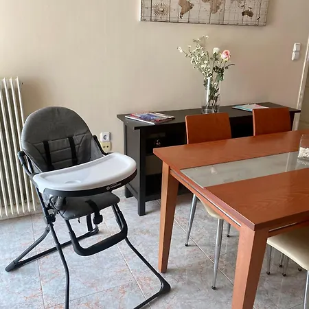 アパート Elina's Spacious In With Private Parking *
