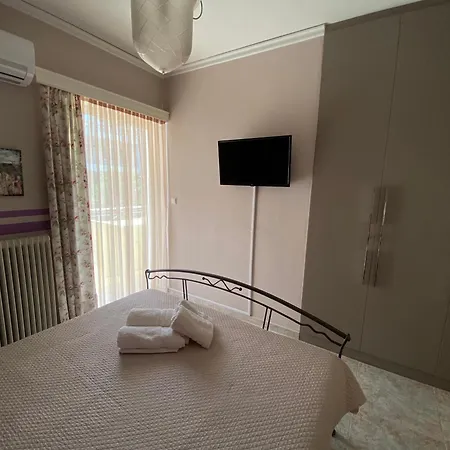 Elina's Spacious In With Private Parking * パトラ