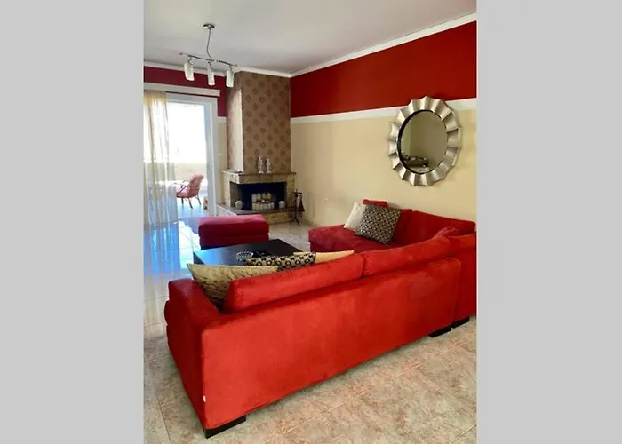 Elina's Spacious In With Private Parking