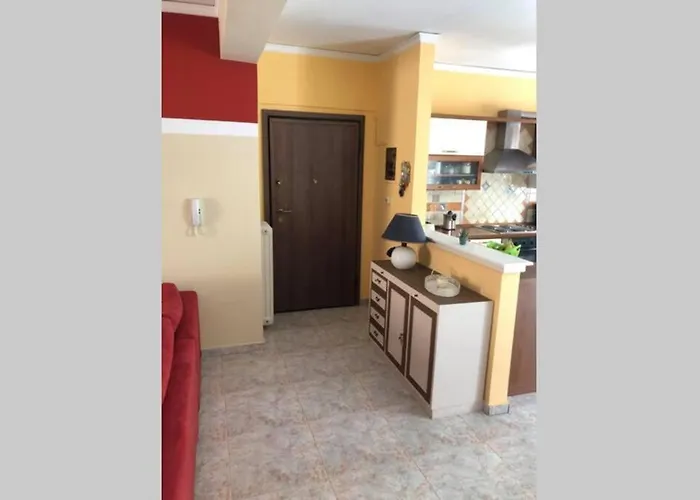 Elina's Spacious In With Private Parking باترا