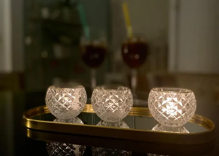 Elina's Spacious In With Private Parking