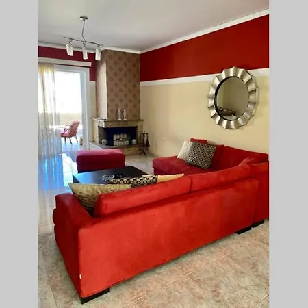 Elina's Spacious In With Private Parking