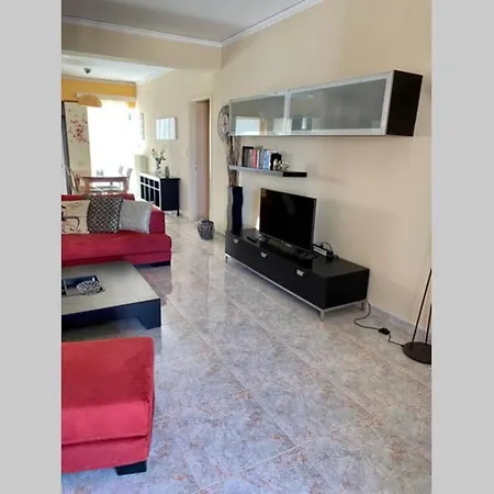 Elina's Spacious In With Private Parking * Patras