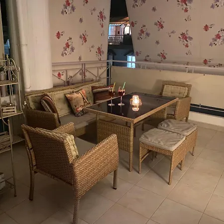 Elina's Spacious In With Private Parking Apartment Patras