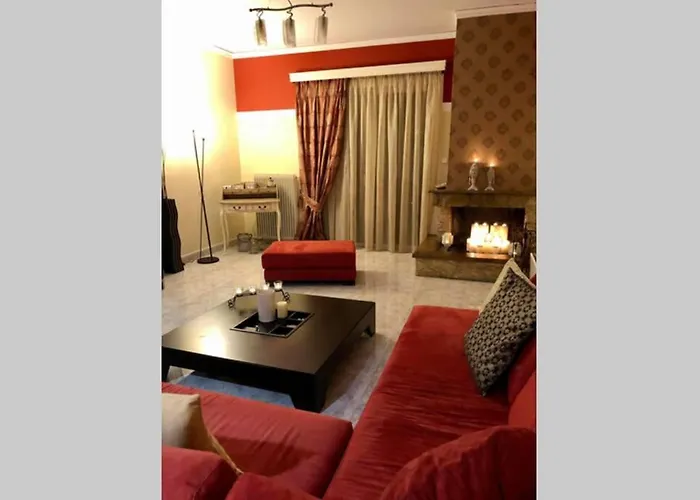 Апартаменты Elina's Spacious In With Private Parking