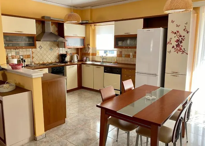 Apartament Elina's Spacious In With Private Parking Patras