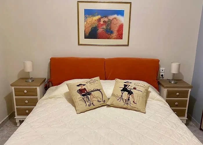 Elina's Spacious In With Private Parking Патра