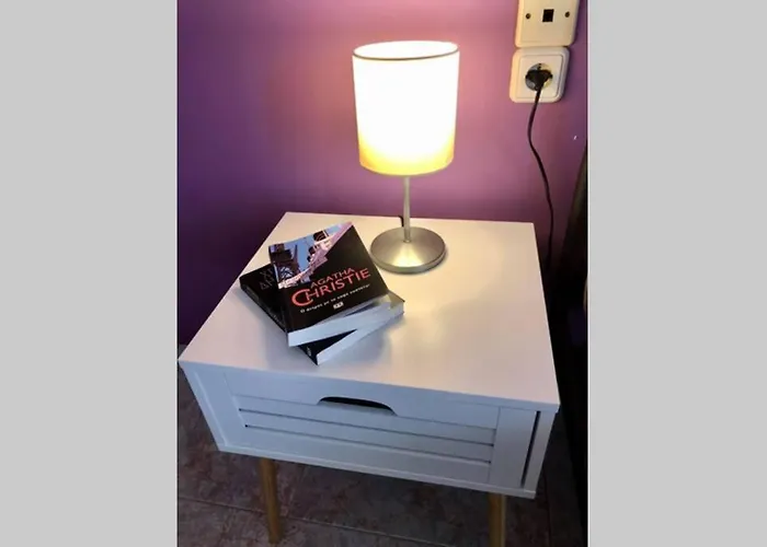 Elina's Spacious In With Private Parking