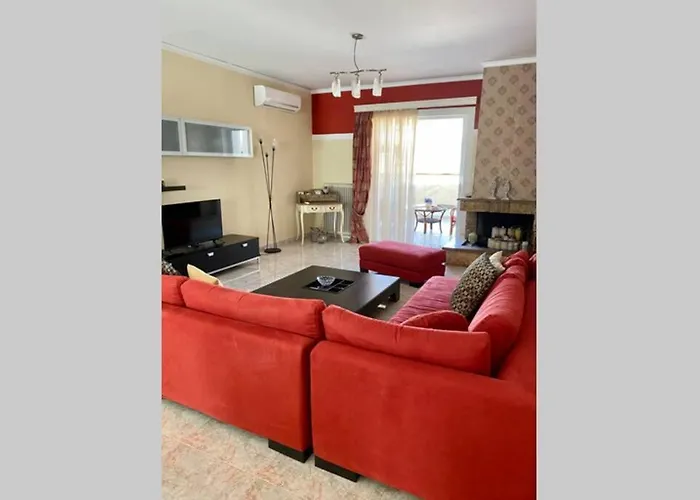 Elina's Spacious In With Private Parking * Патра