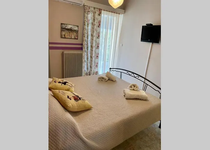 Elina's Spacious In With Private Parking Patras