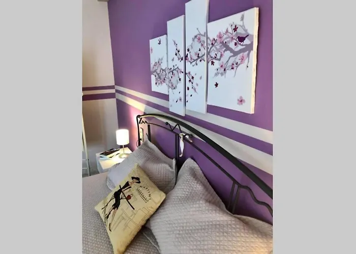 Апартаменты Elina's Spacious In With Private Parking *