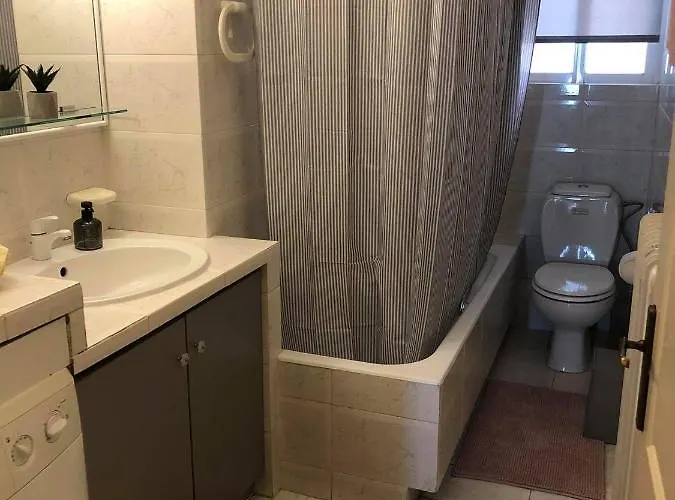 Apartament Elina's Spacious In With Private Parking Patras