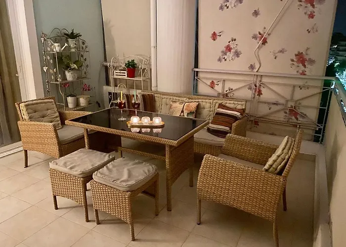 Elina's Spacious In With Private Parking