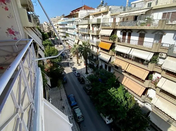 Elina's Spacious In With Private Parking Апартаменты