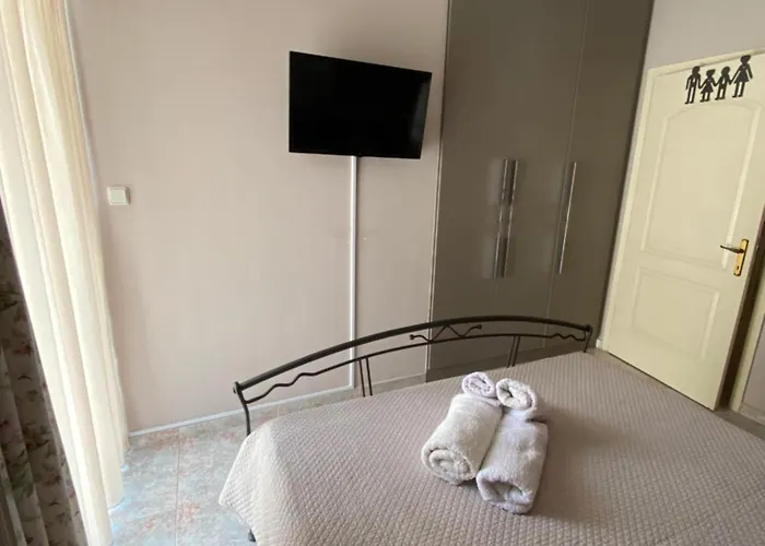 Elina's Spacious In With Private Parking Patras