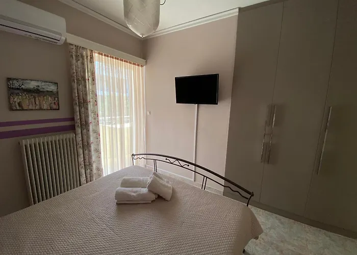 Elina's Spacious In With Private Parking * Patras